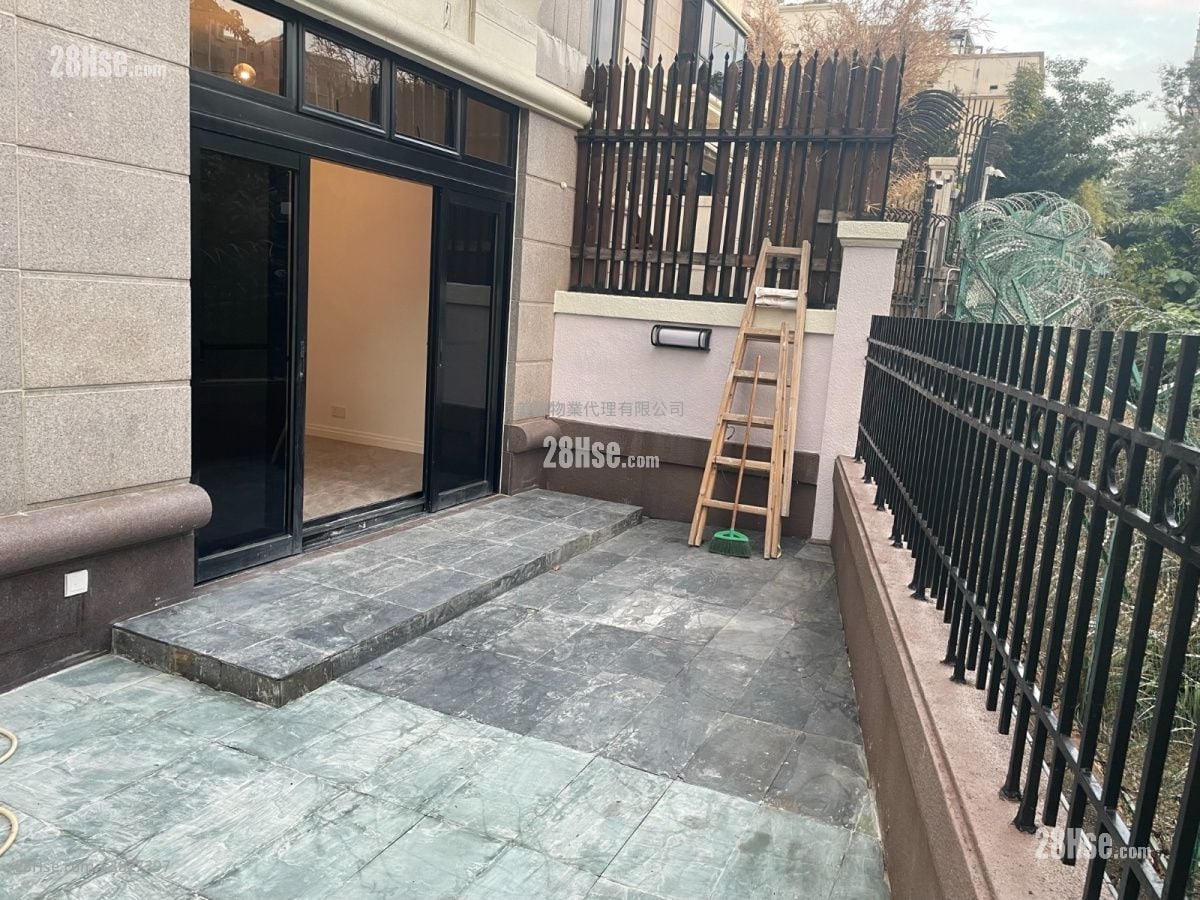 King's Park Hill Rental 4 Bedrooms , 2 Bathrooms 1,989 ft²