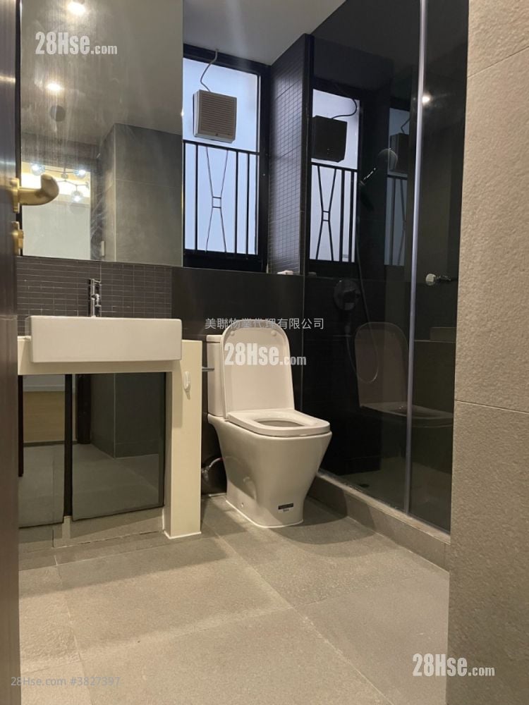 King's Park Hill Rental 4 Bedrooms , 2 Bathrooms 1,989 ft²