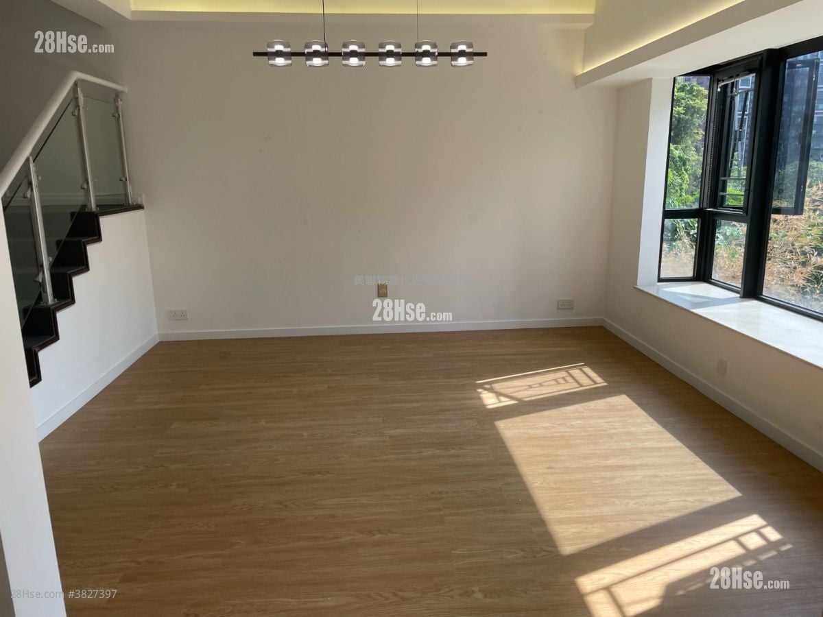 King's Park Hill Rental 4 Bedrooms , 2 Bathrooms 1,989 ft²