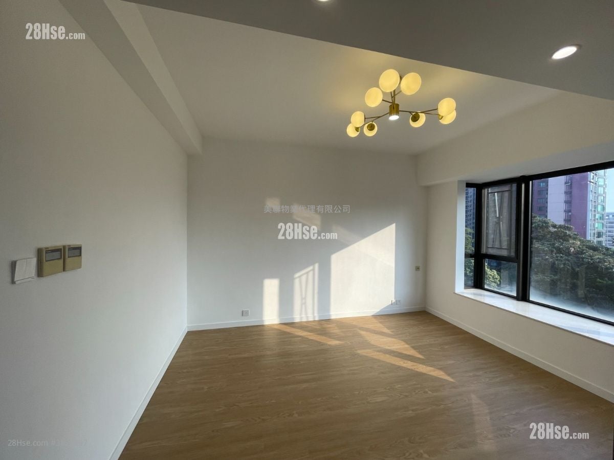 King's Park Hill Rental 4 Bedrooms , 2 Bathrooms 1,989 ft²