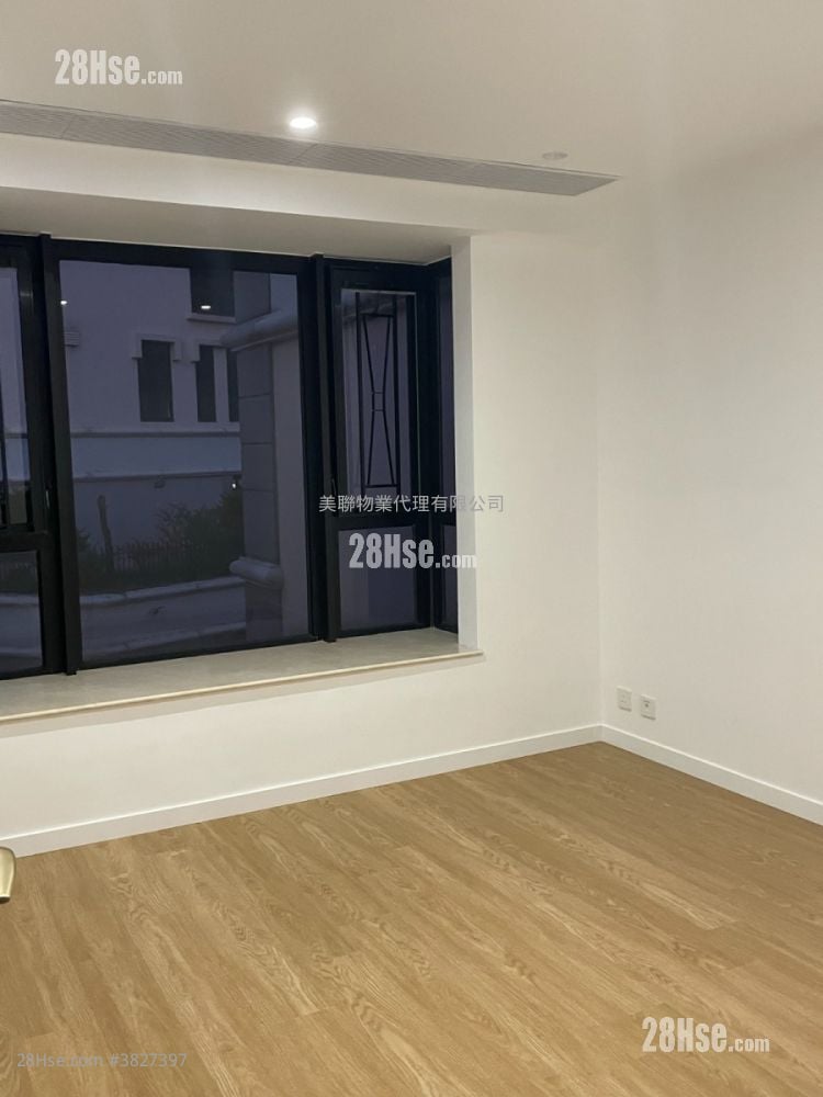 King's Park Hill Rental 4 Bedrooms , 2 Bathrooms 1,989 ft²