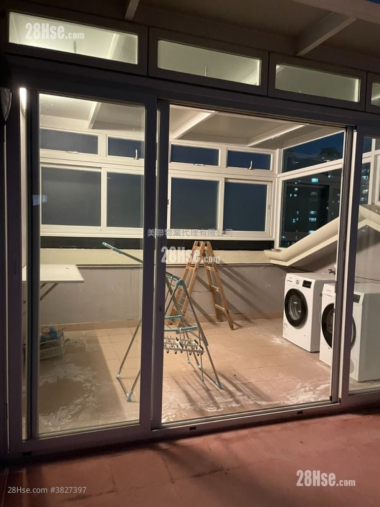 King's Park Hill Rental 4 Bedrooms , 2 Bathrooms 1,989 ft²