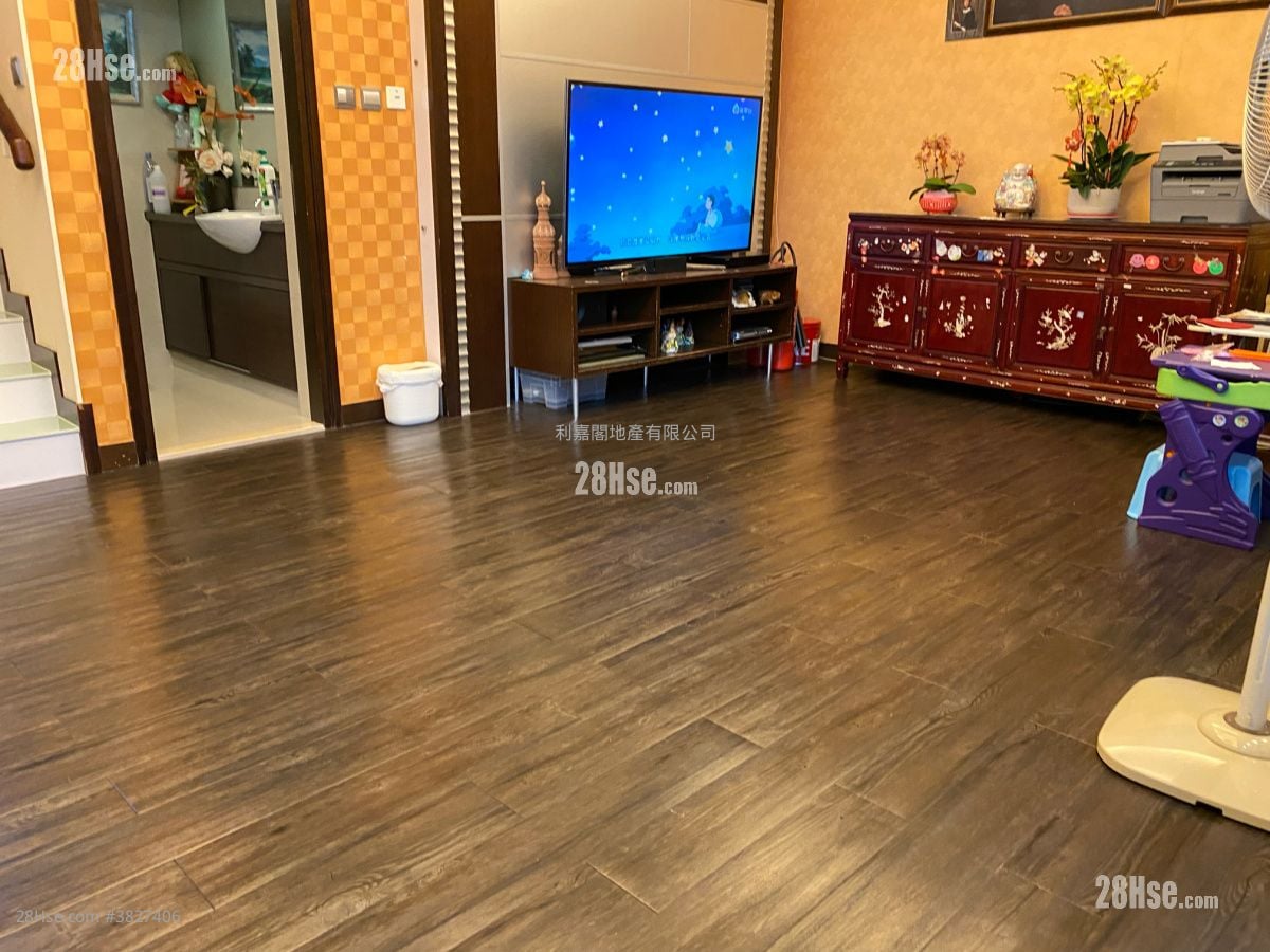 Miami Crescent Sell 4 Bedrooms , 2 Bathrooms 1,795 ft²