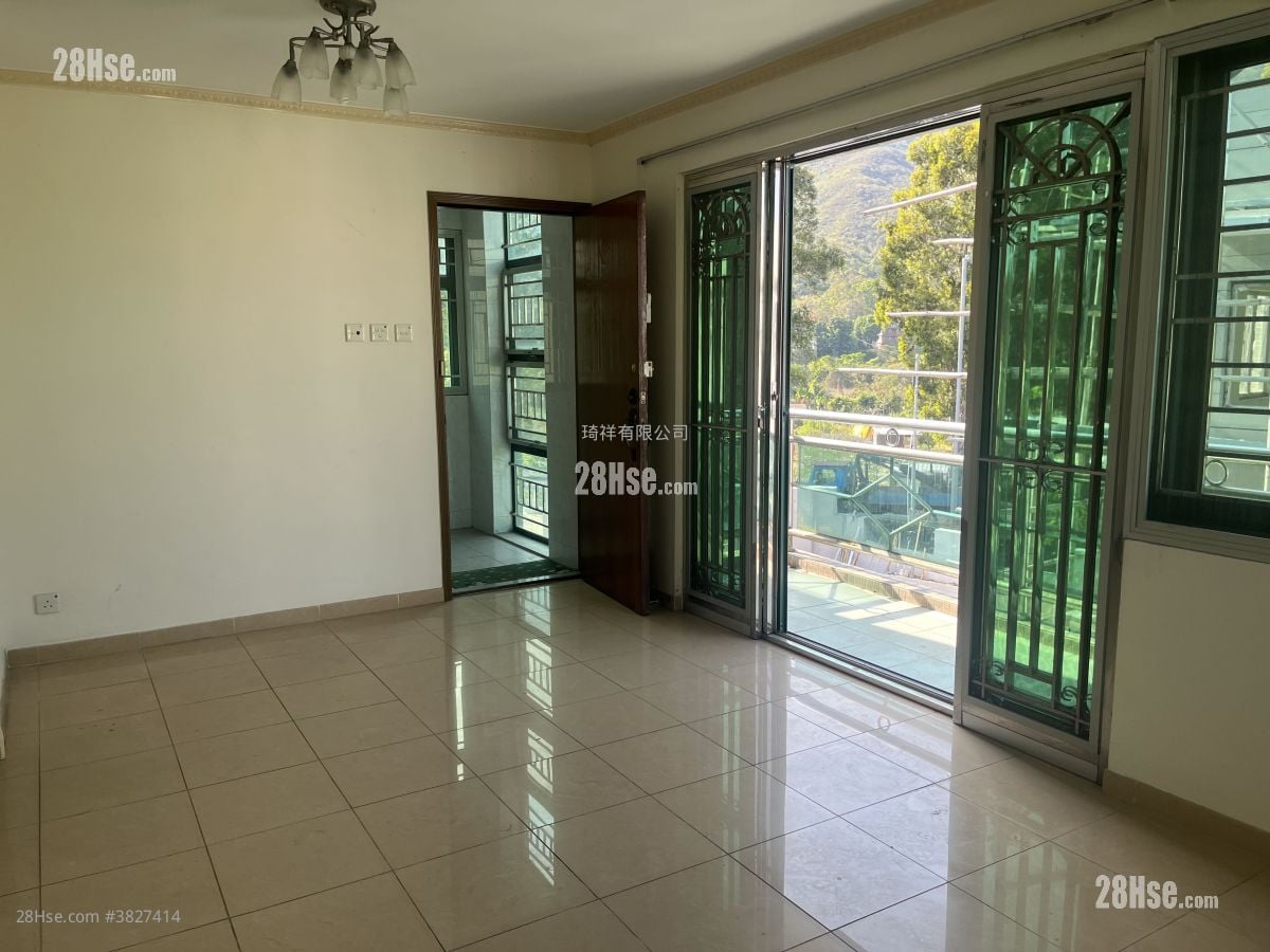 Village Sell 700 ft²