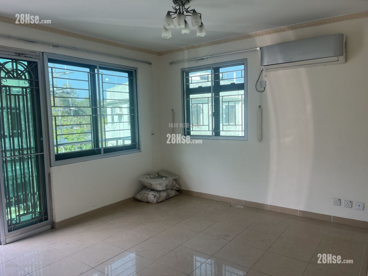 Village Sell 700 ft²