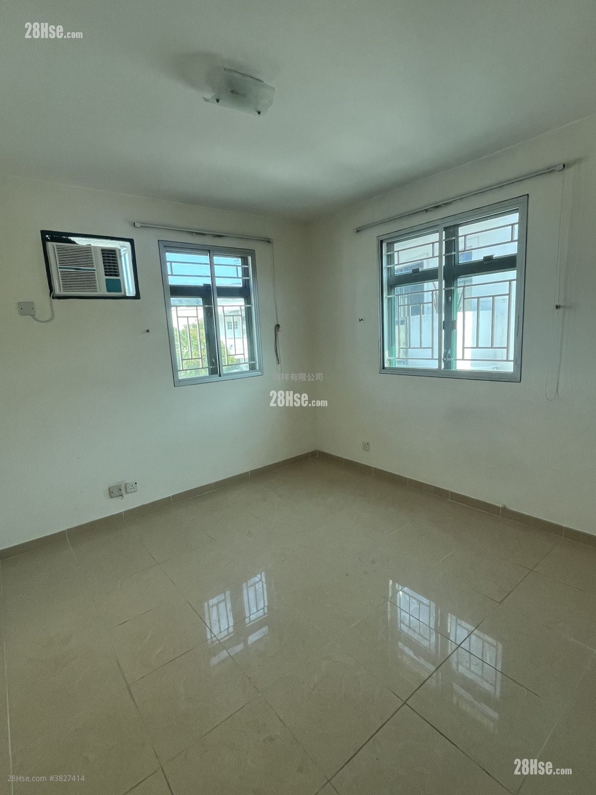 Village Sell 700 ft²