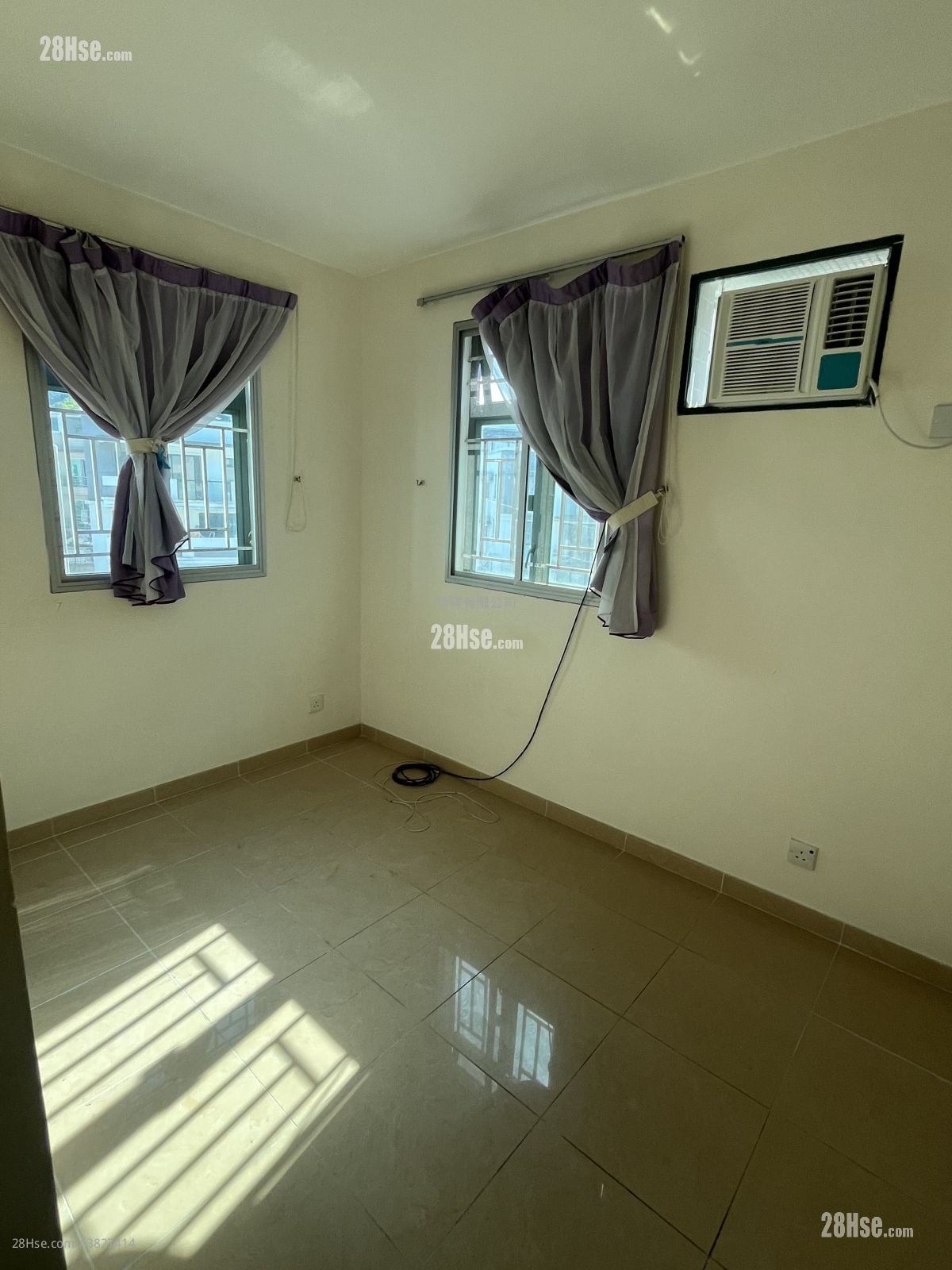 Village Sell 700 ft²