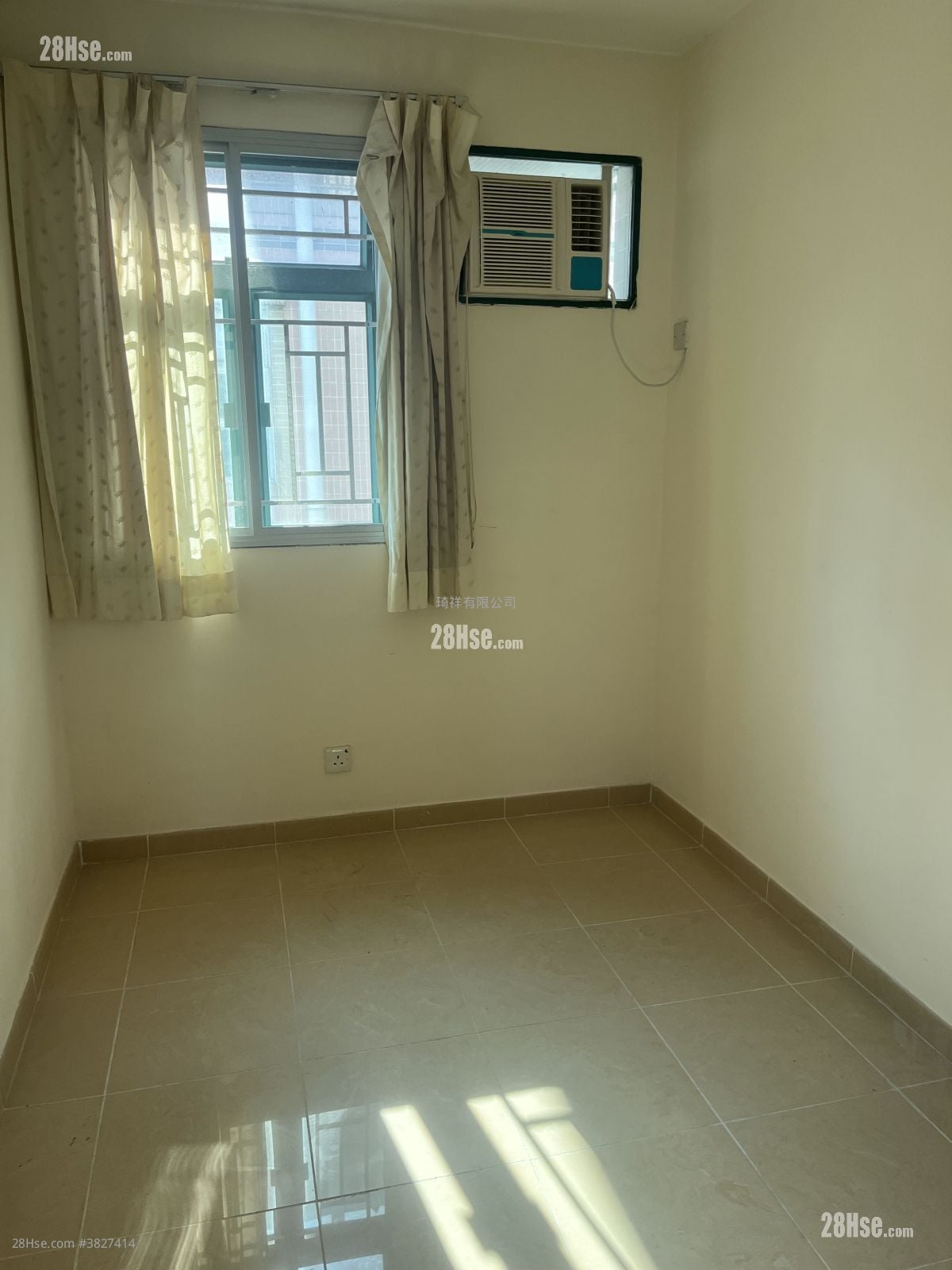 Village Sell 700 ft²