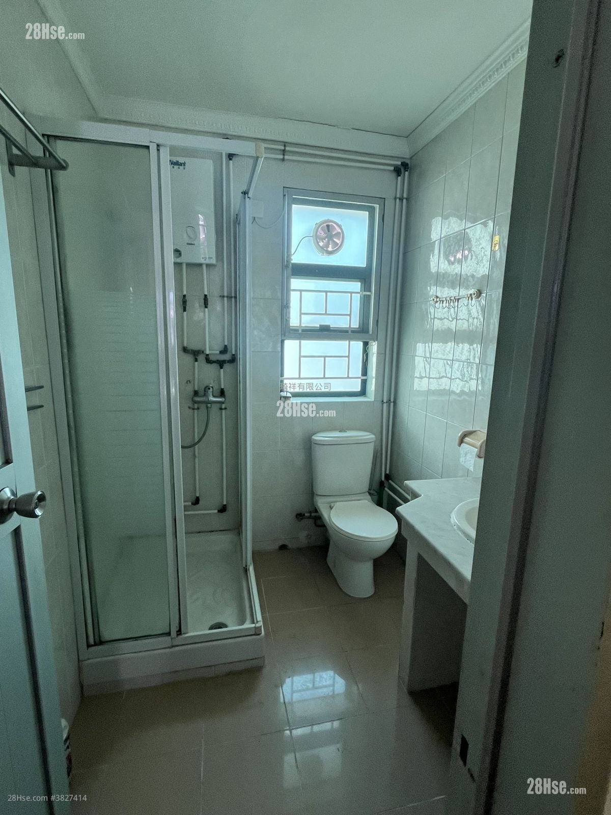 Village Sell 700 ft²