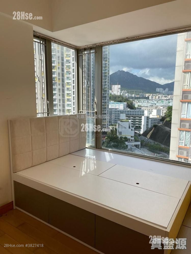 Sevilla Crest Sell 2 Bedrooms , 1 Bathroom 427 ft²