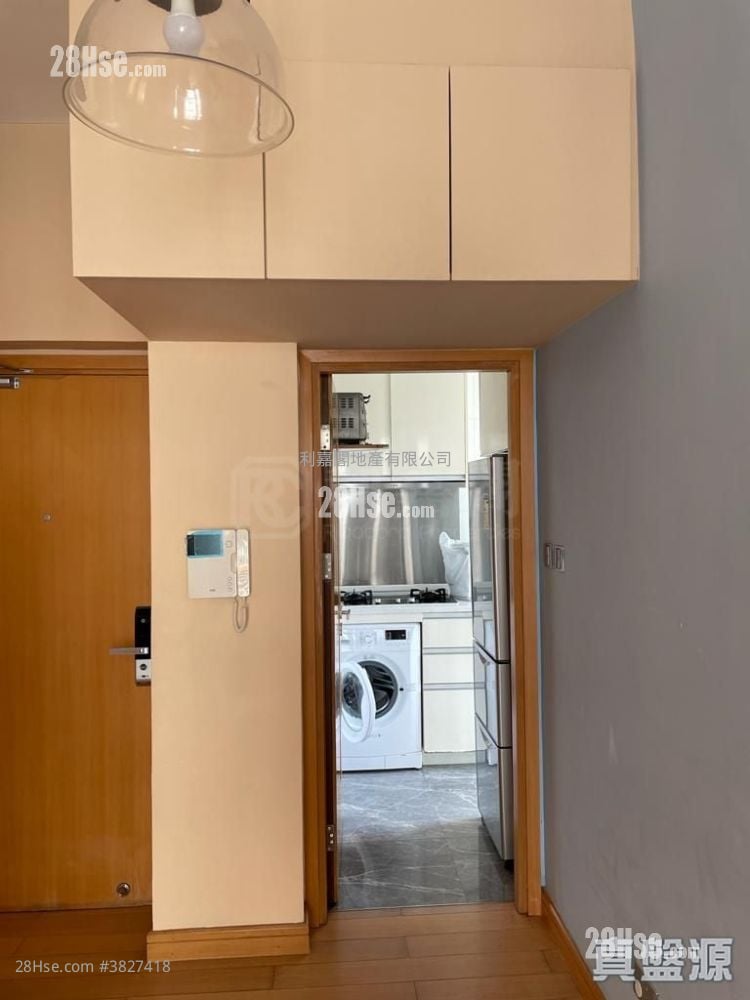 Sevilla Crest Sell 2 Bedrooms , 1 Bathroom 427 ft²