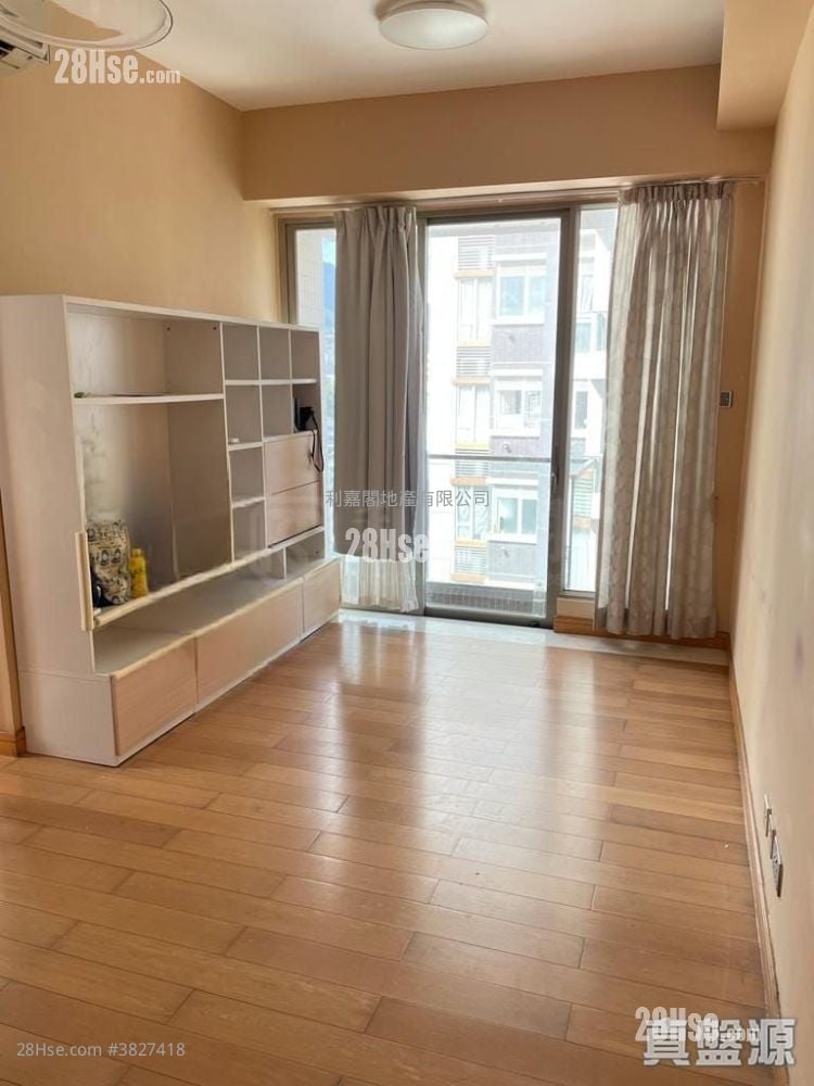 Sevilla Crest Sell 2 Bedrooms , 1 Bathroom 427 ft²