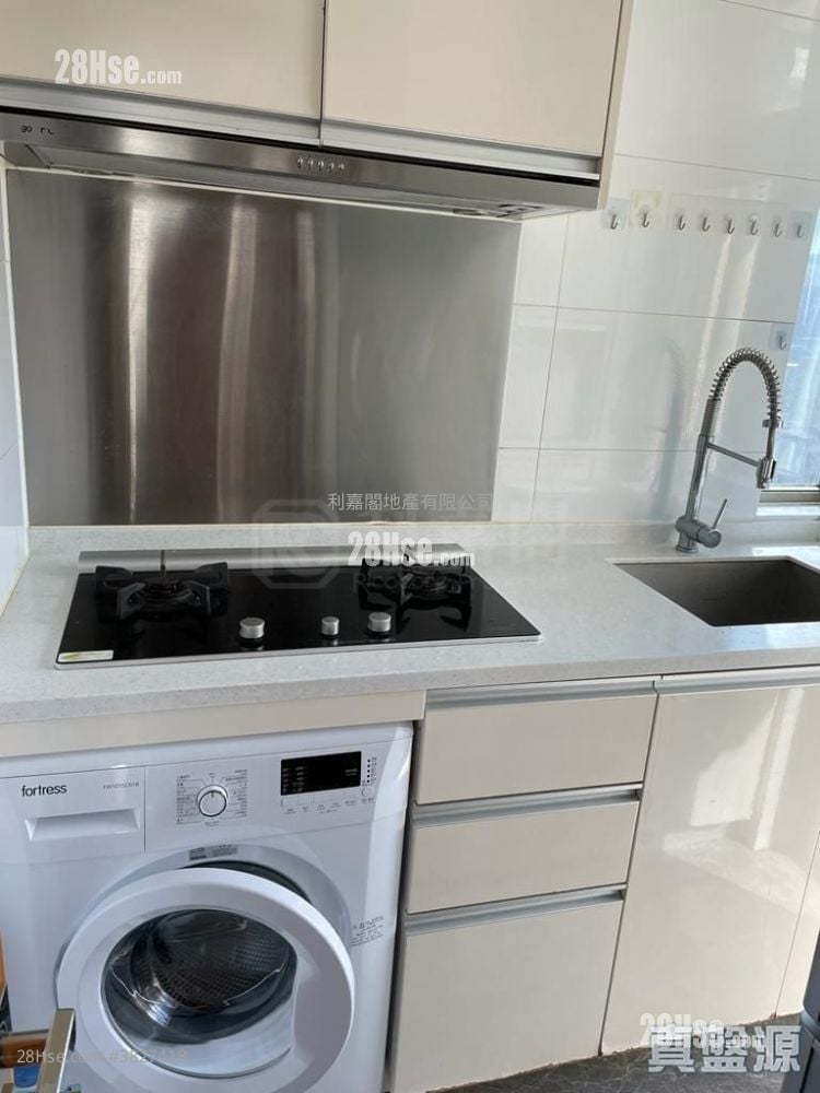 Sevilla Crest Sell 2 Bedrooms , 1 Bathroom 427 ft²