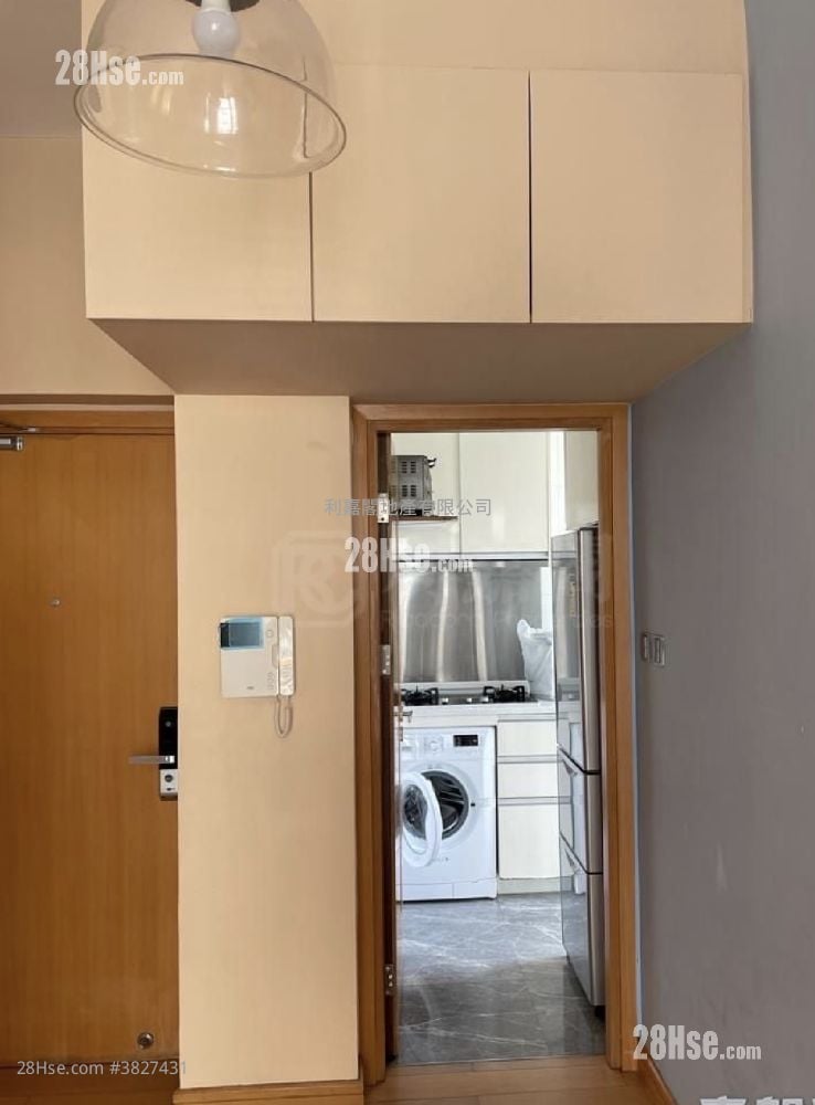 Sevilla Crest Sell 2 Bedrooms , 1 Bathroom 427 ft²