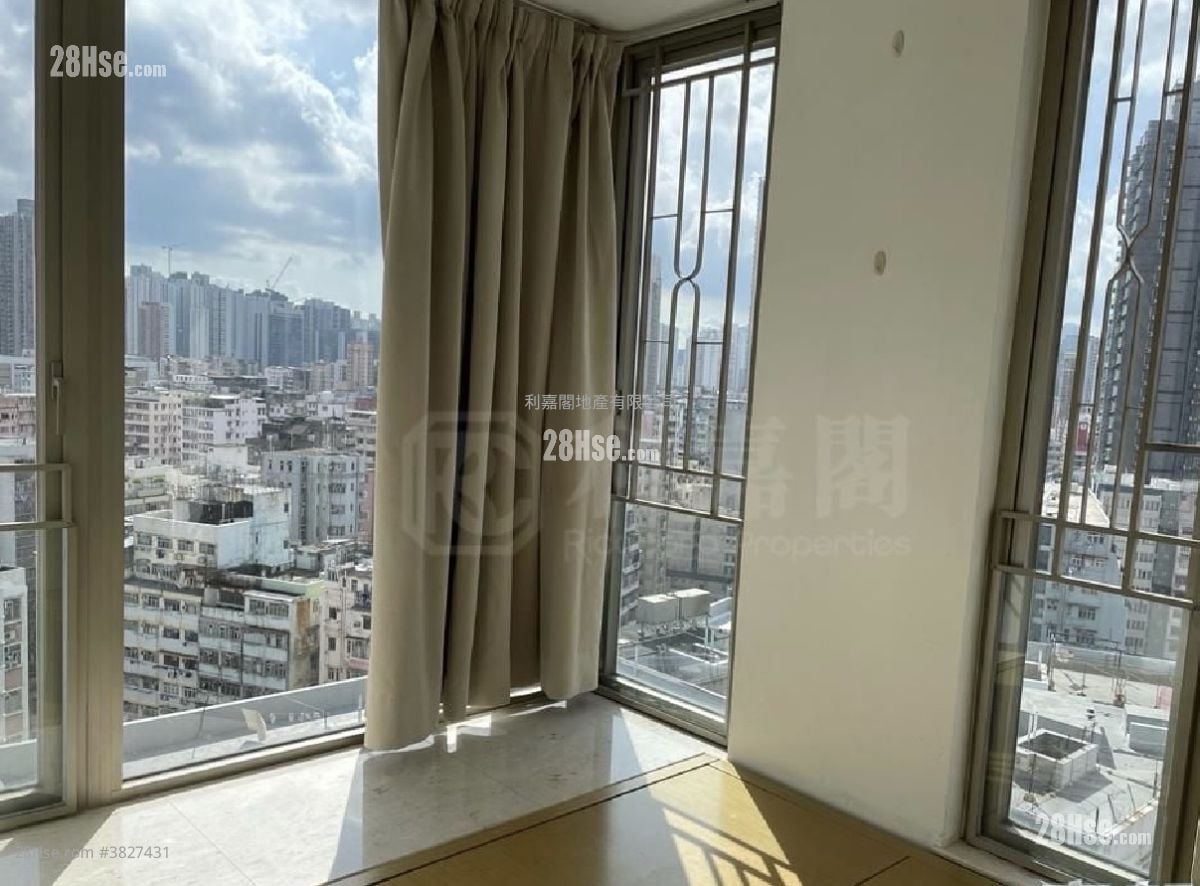 Sevilla Crest Sell 2 Bedrooms , 1 Bathroom 427 ft²