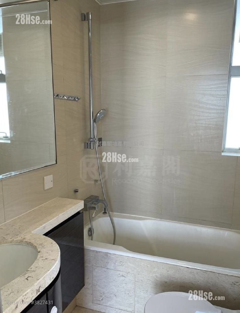 Sevilla Crest Sell 2 Bedrooms , 1 Bathroom 427 ft²