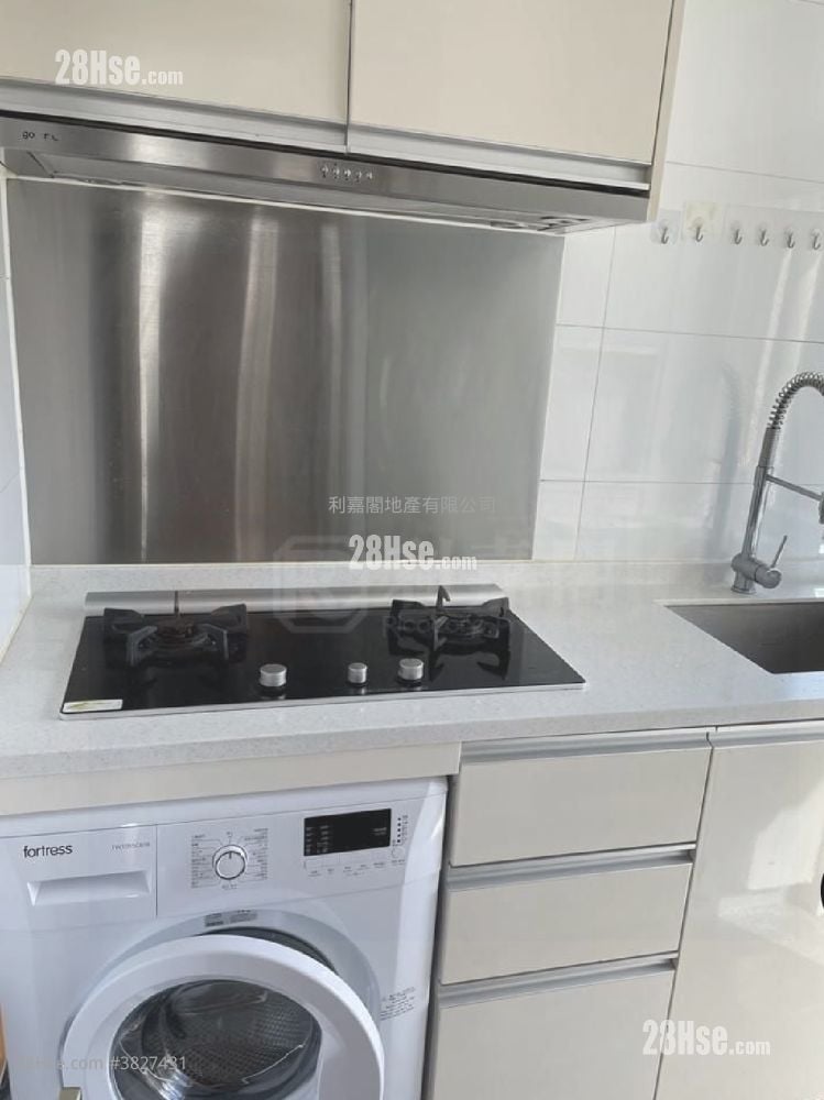 Sevilla Crest Sell 2 Bedrooms , 1 Bathroom 427 ft²