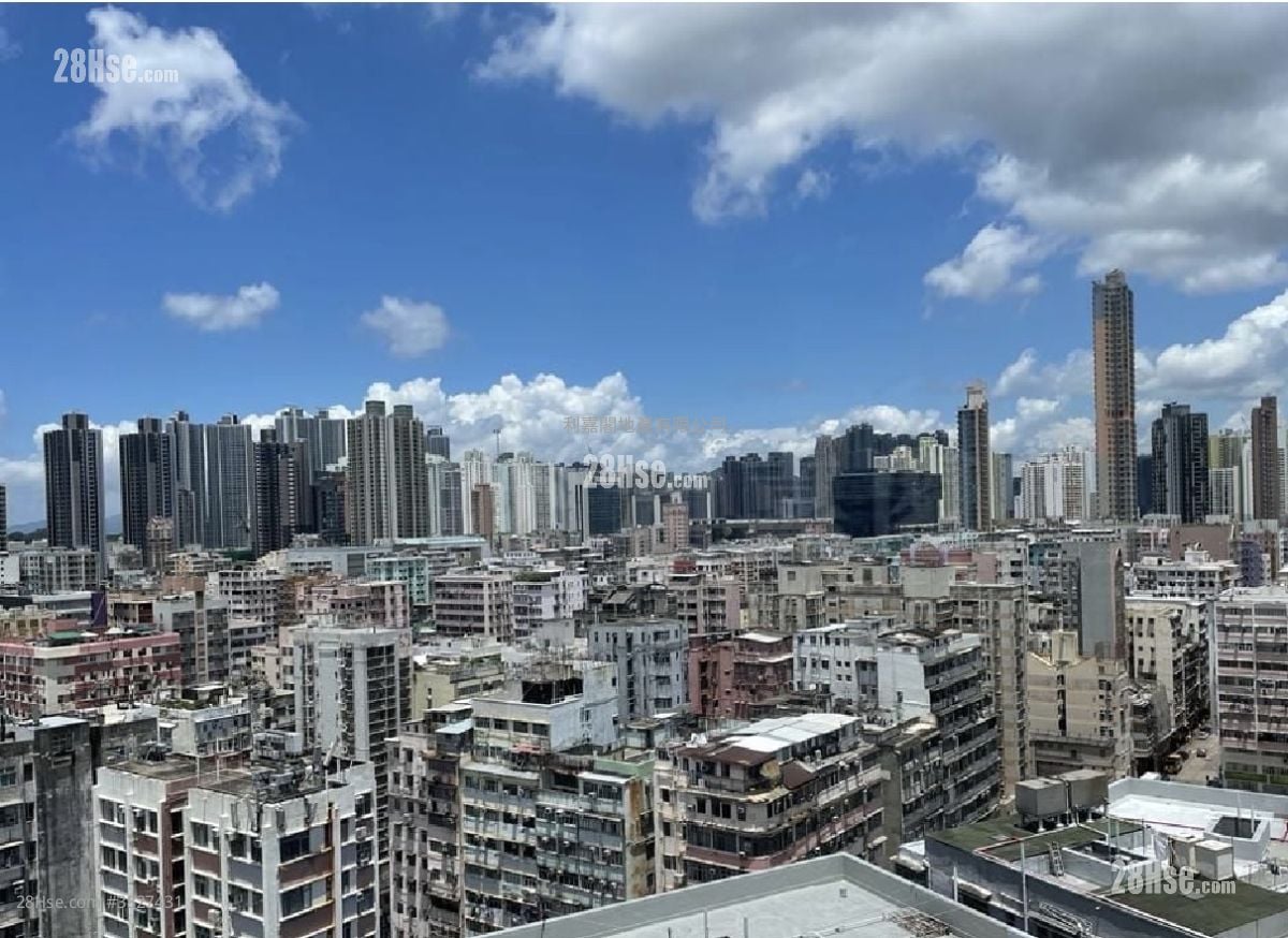 Sevilla Crest Sell 2 Bedrooms , 1 Bathroom 427 ft²