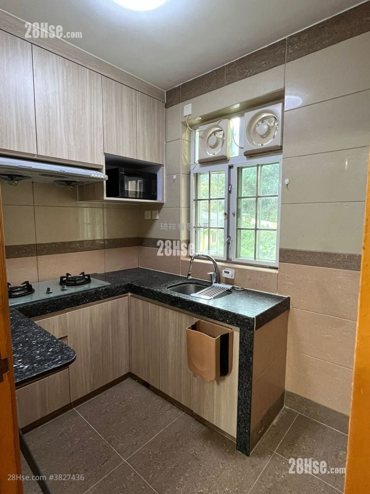 村屋 租盤 3 房 , 1 浴室 700 平方呎