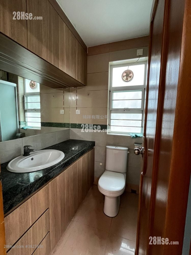 村屋 租盤 3 房 , 1 浴室 700 平方呎