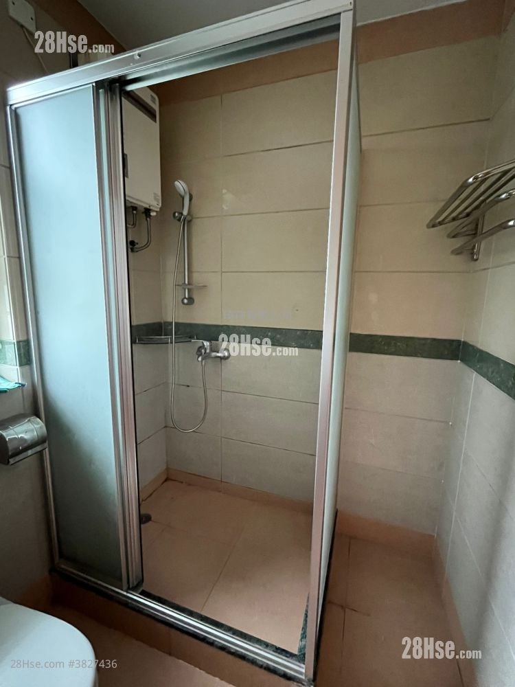 村屋 租盤 3 房 , 1 浴室 700 平方呎