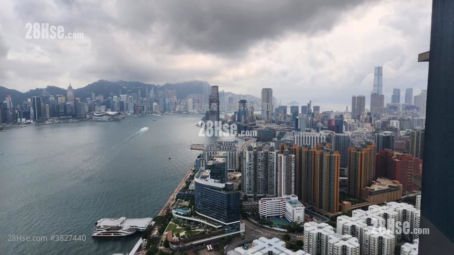 Harbourfront Landmark Sell 3 Bedrooms , 2 Bathrooms 1,356 ft²