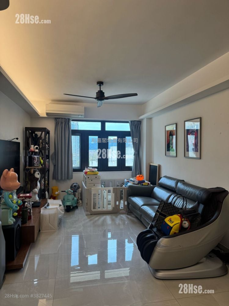 Woodcrest Hill Sell 3 Bedrooms , 2 Bathrooms 936 ft²