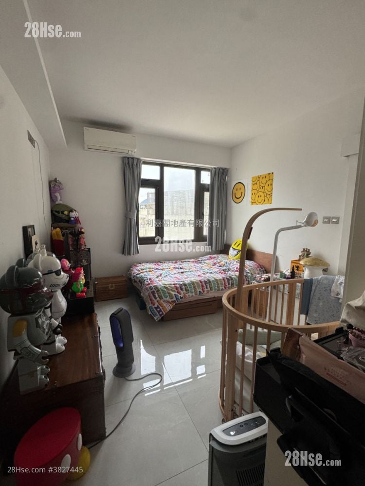 Woodcrest Hill Sell 3 Bedrooms , 2 Bathrooms 936 ft²