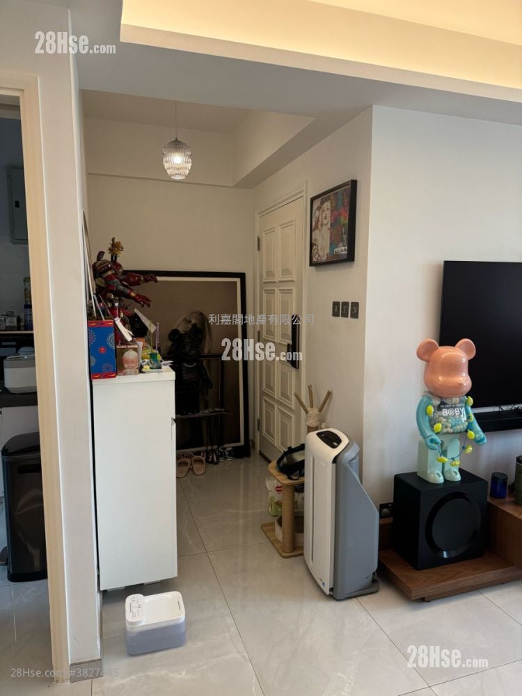 Woodcrest Hill Sell 3 Bedrooms , 2 Bathrooms 936 ft²