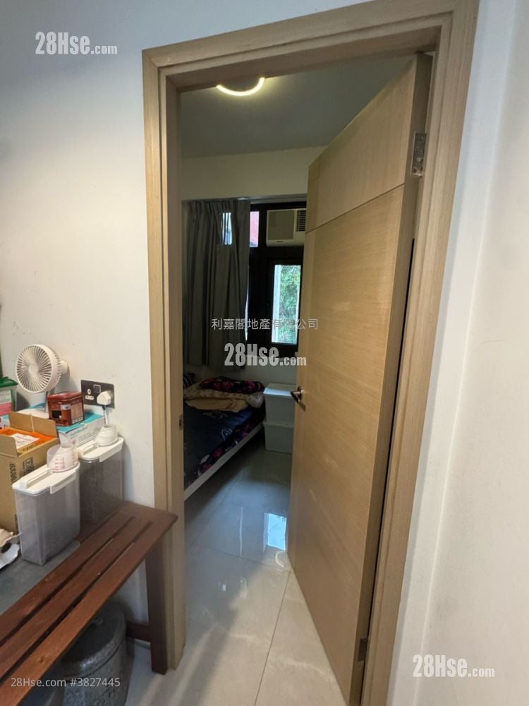 Woodcrest Hill Sell 3 Bedrooms , 2 Bathrooms 936 ft²