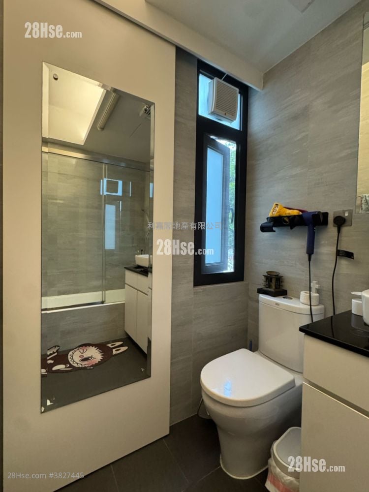 Woodcrest Hill Sell 3 Bedrooms , 2 Bathrooms 936 ft²