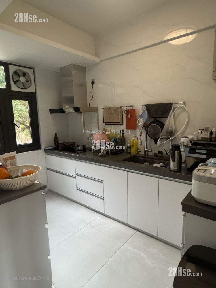 Woodcrest Hill Sell 3 Bedrooms , 2 Bathrooms 936 ft²