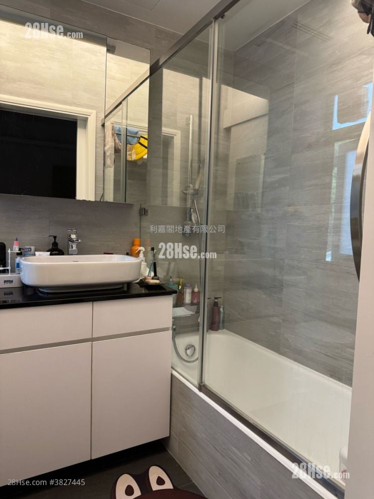 Woodcrest Hill Sell 3 Bedrooms , 2 Bathrooms 936 ft²