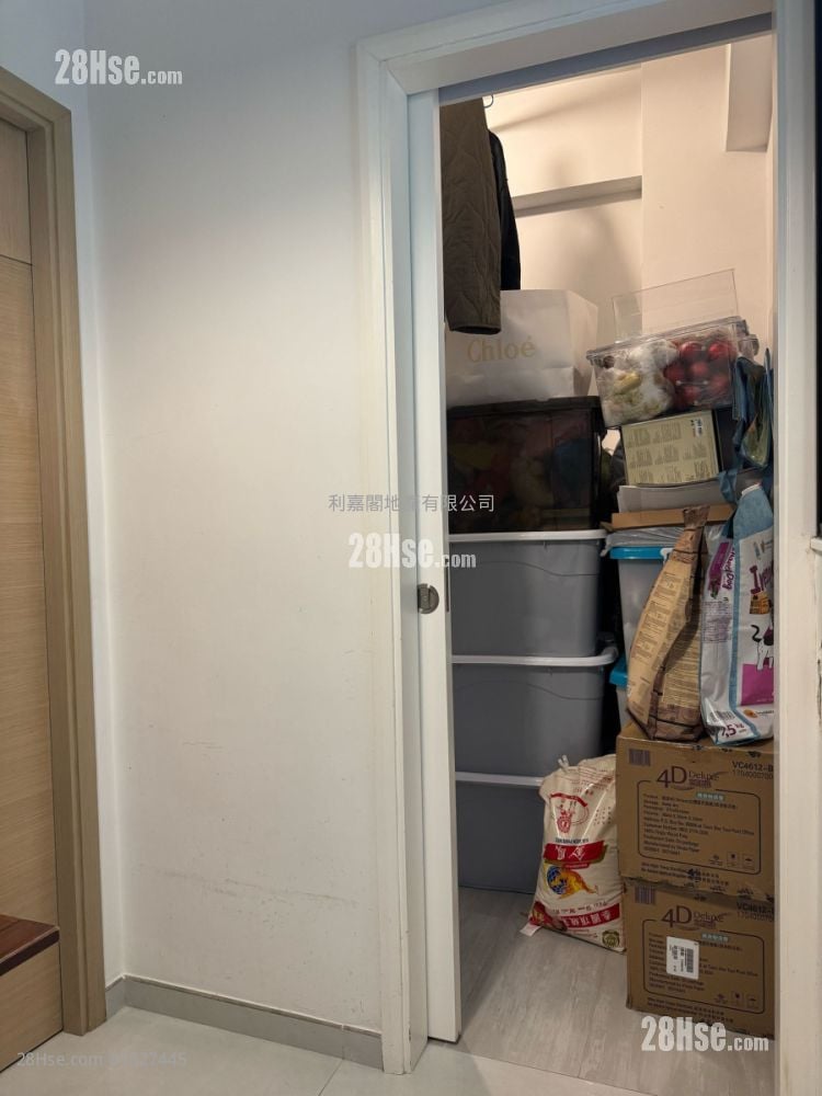 Woodcrest Hill Sell 3 Bedrooms , 2 Bathrooms 936 ft²