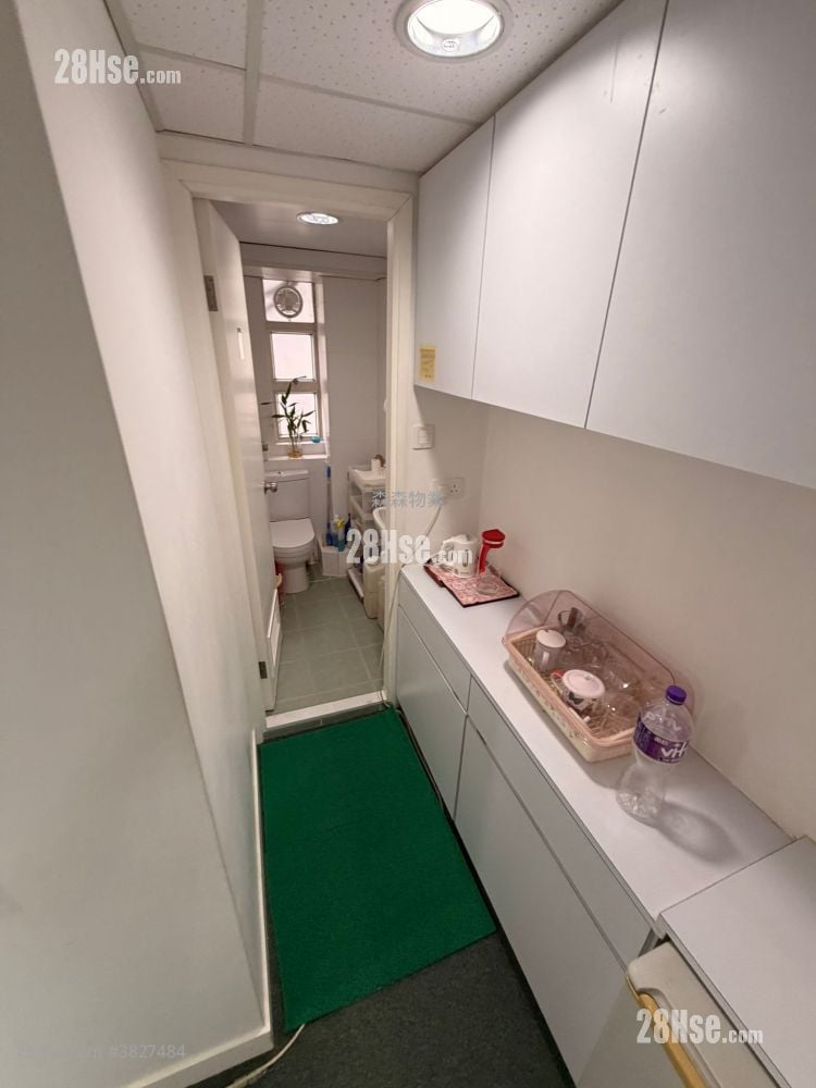 Shun Fat Industrial Building Sell 726 ft²