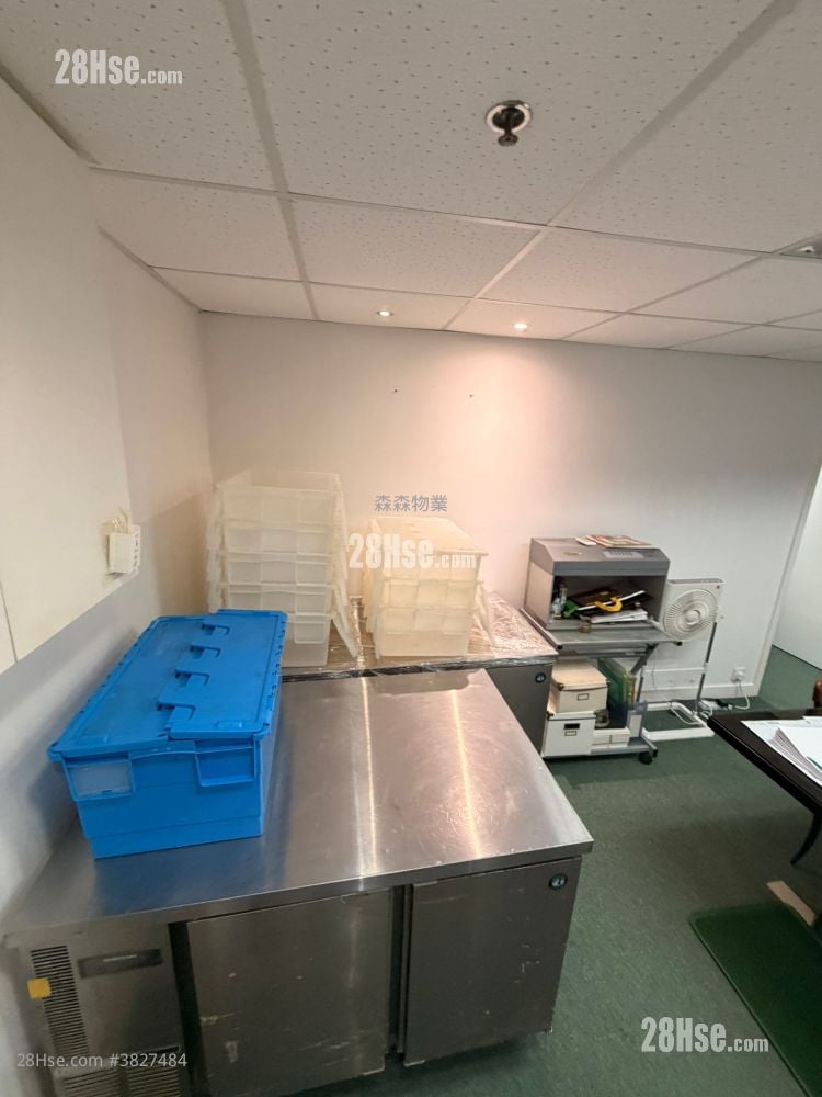 Shun Fat Industrial Building Sell 726 ft²