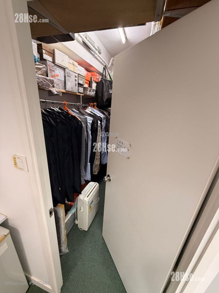 Shun Fat Industrial Building Sell 726 ft²