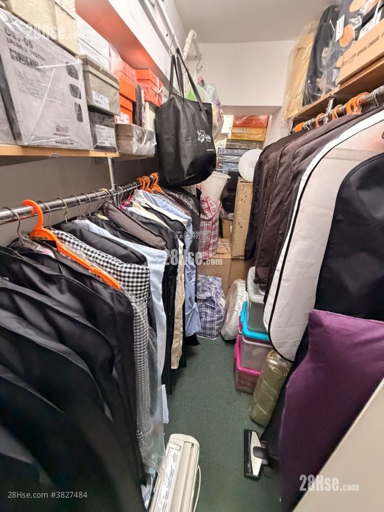 Shun Fat Industrial Building Sell 726 ft²