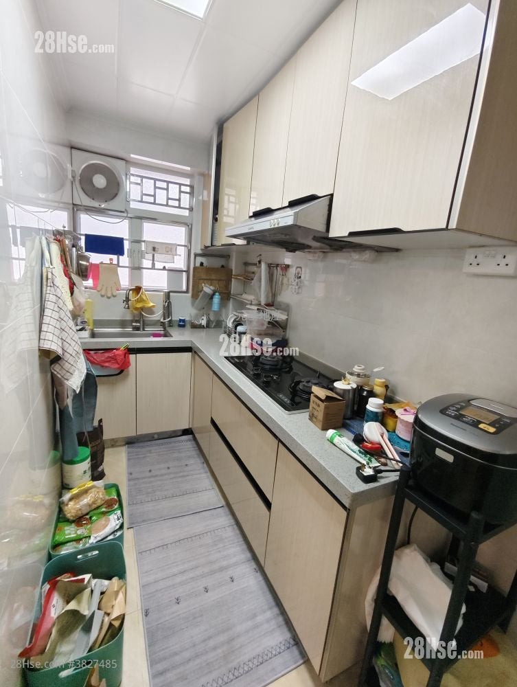 村屋 租盤 3 房 , 1 浴室 700 平方呎