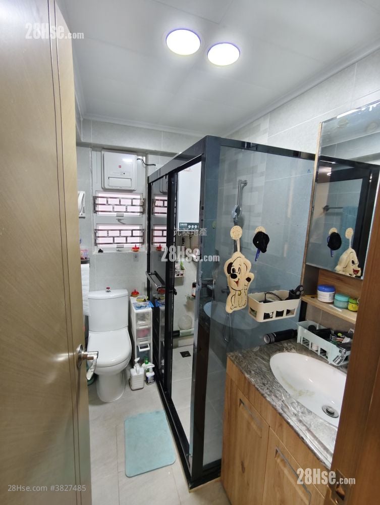 村屋 租盤 3 房 , 1 浴室 700 平方呎