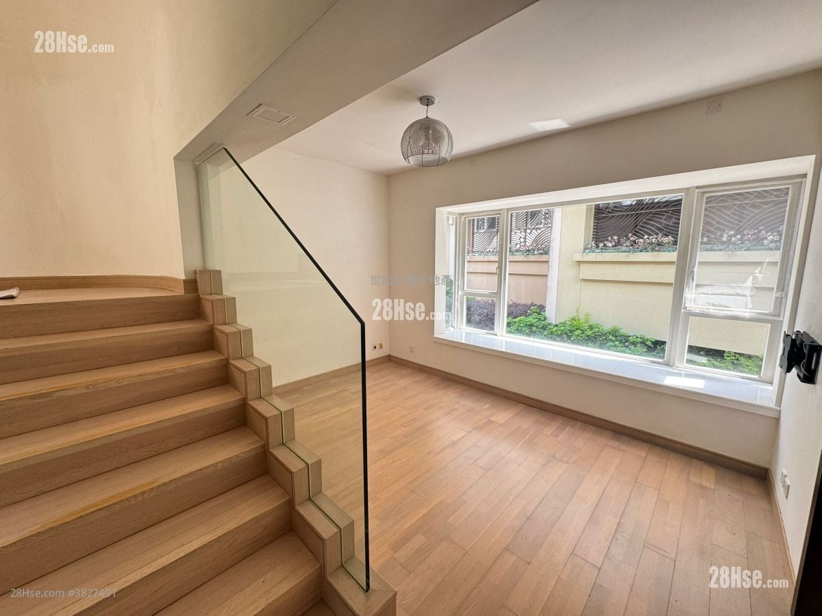 The Beverly Hills Sell 5+ Bedrooms , 4 Bathrooms 2,667 ft²