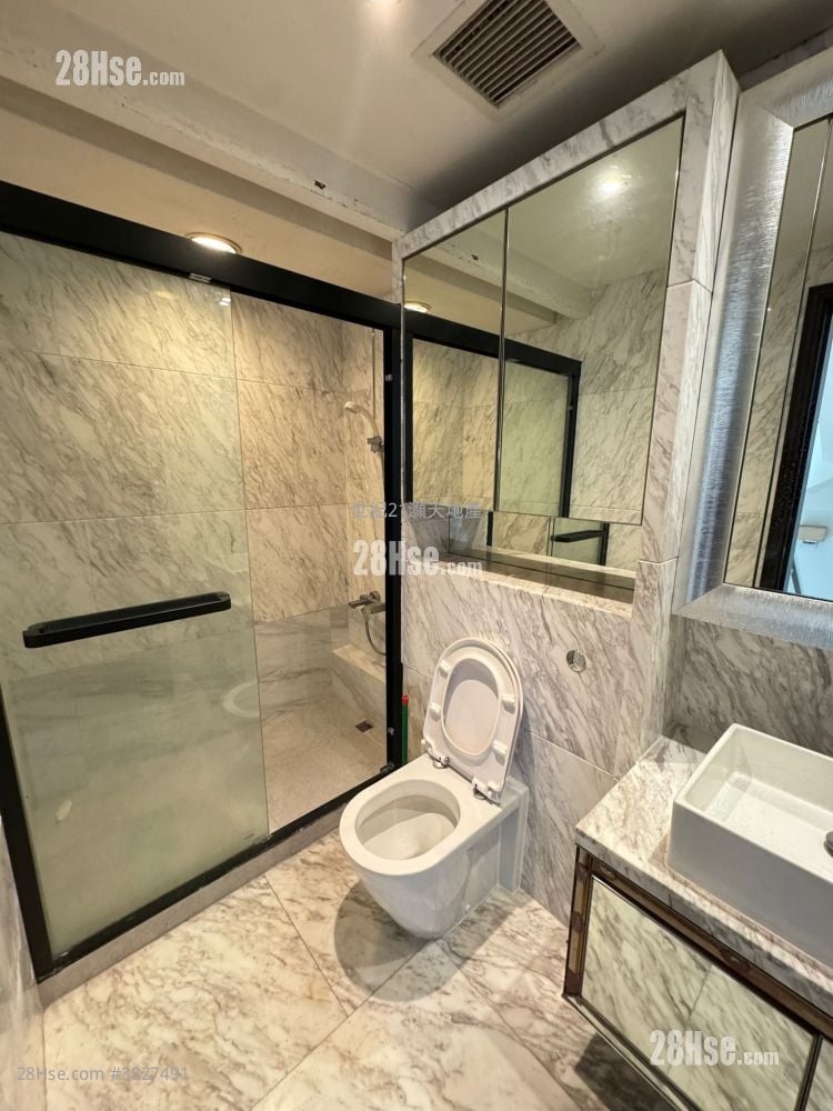 The Beverly Hills Sell 5+ Bedrooms , 4 Bathrooms 2,667 ft²