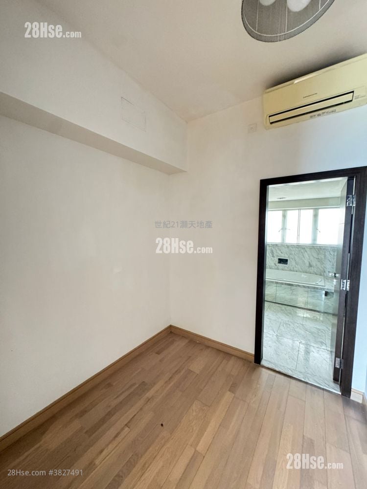 The Beverly Hills Sell 5+ Bedrooms , 4 Bathrooms 2,667 ft²