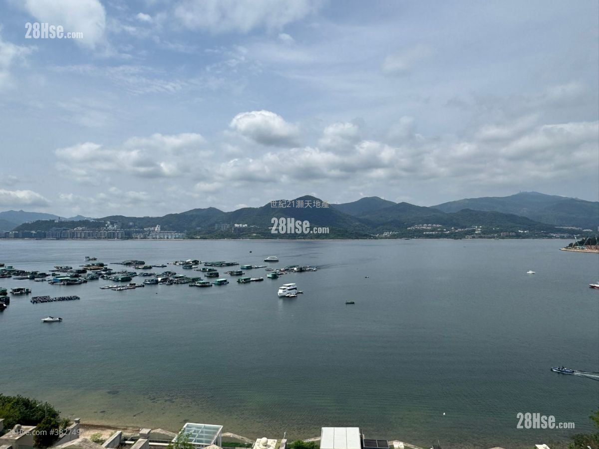 The Beverly Hills Sell 5+ Bedrooms , 4 Bathrooms 2,667 ft²