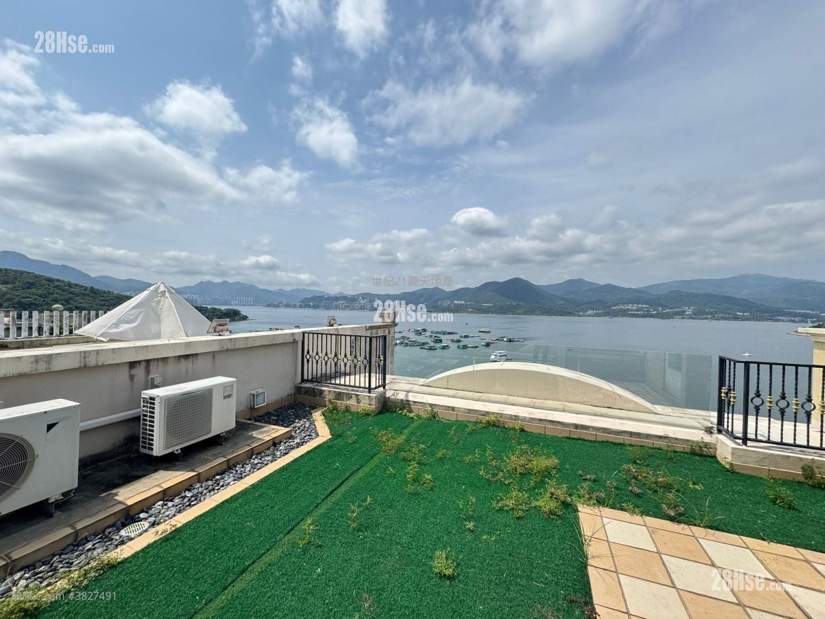 The Beverly Hills Sell 5+ Bedrooms , 4 Bathrooms 2,667 ft²