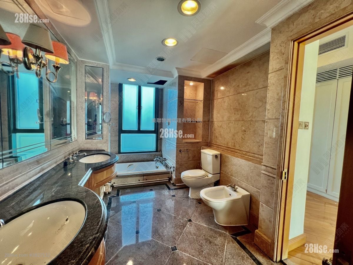 Chateau Royale Sell 3 Bedrooms , 3 Bathrooms 2,160 ft²