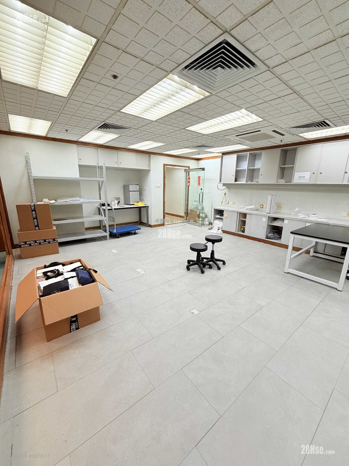 時運中心 租盤 4 房 1,327 平方呎