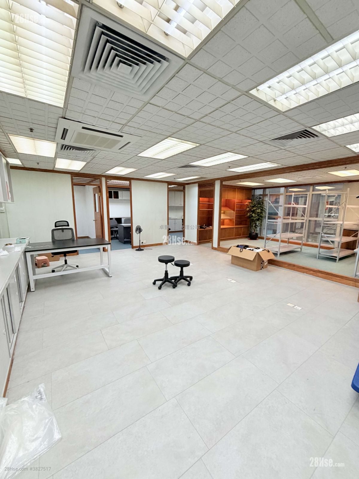 時運中心 租盤 4 房 1,327 平方呎