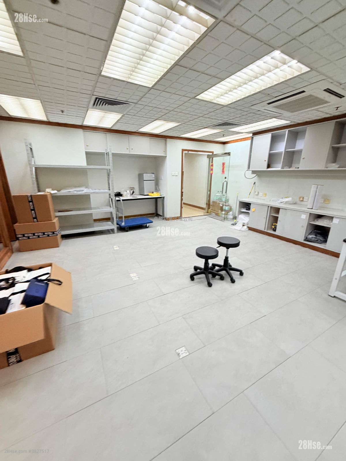 時運中心 租盤 4 房 1,327 平方呎