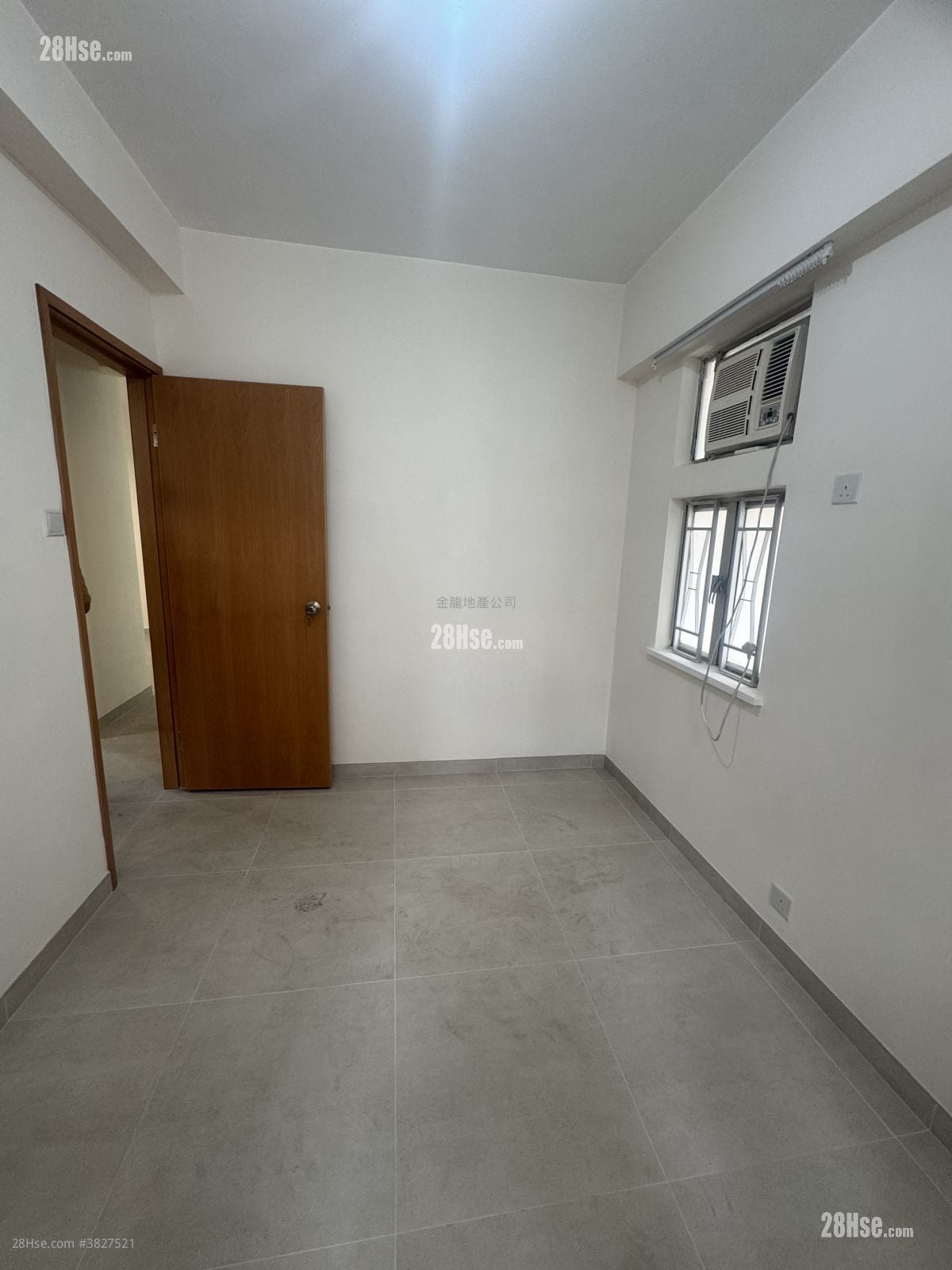 Newman House Sell 2 Bedrooms , 1 Bathroom 485 ft²